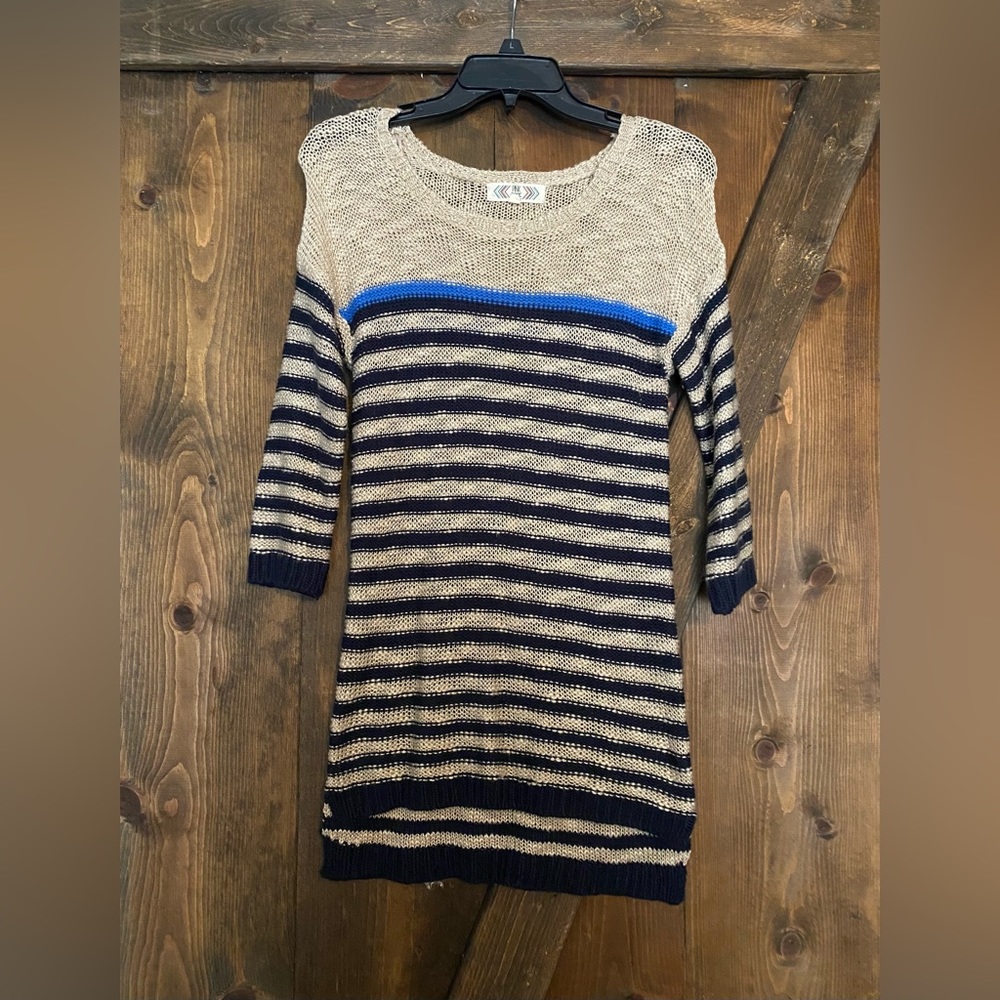 5/$15 Small Pink Rose Beige & Navy Striped Crewneck Sweater with Blue Accent